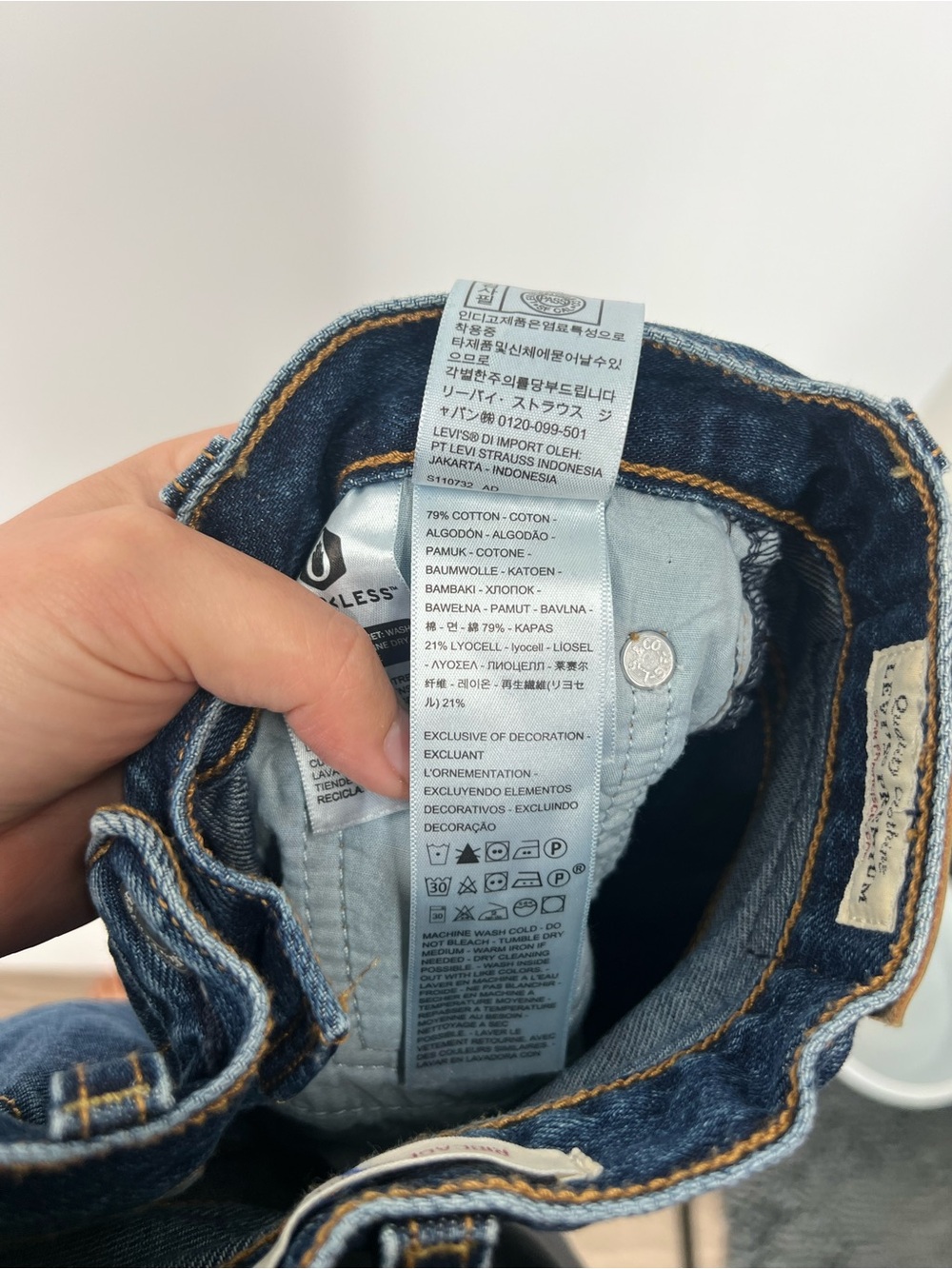 Levi’s Ribcage Button Fly Denim Shorts High Rise - Picture 7 of 8